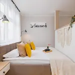 Warszauera Z Klimatyzacja Na Krakowskim Kazimierzu By Renters *