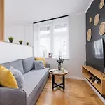 Apartment Warszauera Z Klimatyzacja Na Krakowskim Kazimierzu By Renters