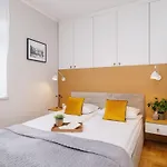 Apartment Warszauera Z Klimatyzacja Na Krakowskim Kazimierzu By Renters Krakau