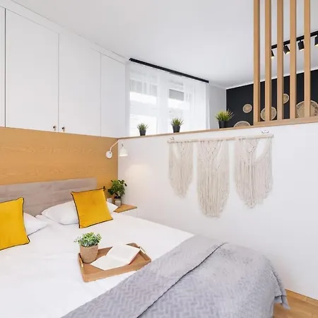 Apartment Warszauera Z Klimatyzacja Na Krakowskim Kazimierzu By Renters *