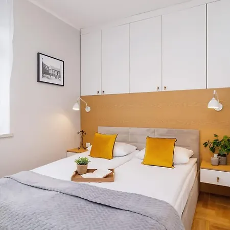 Lejlighed Warszauera Z Klimatyzacja Na Krakowskim Kazimierzu By Renters Kraków